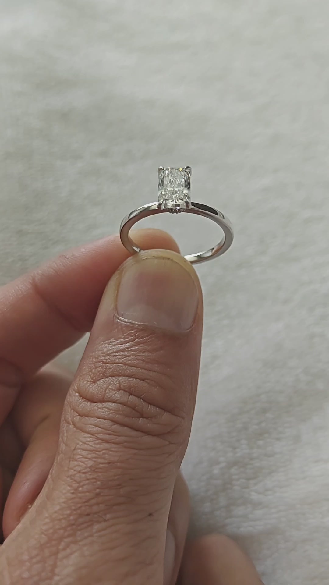 IGI Certified F/VS1 Lab Grown Diamond Ring – Sterling Silver